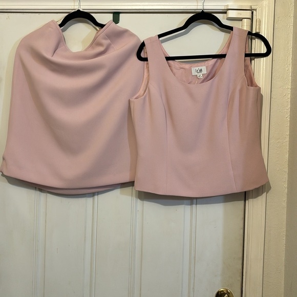 LE Suit - two piece skirt suit
S 12P - Picture 4 of 9